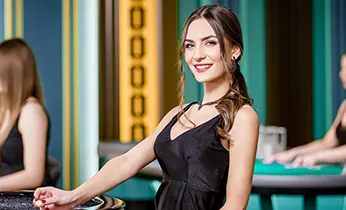 Người chơi phân tích dữ liệu trận đấu trên máy tính